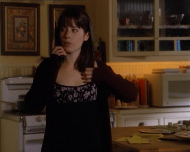 Charmed-Online_dot_net-1x04DeadManDating0485.jpg Charmed-Online_dot_net-1x04DeadManDating0485.jpg