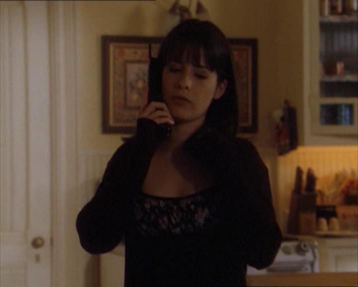 Charmed-Online_dot_net-1x04DeadManDating0486.jpg Charmed-Online_dot_net-1x04DeadManDating0486.jpg
