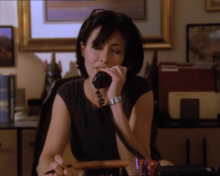 Charmed-Online_dot_net-1x04DeadManDating0488.jpg Charmed-Online_dot_net-1x04DeadManDating0488.jpg