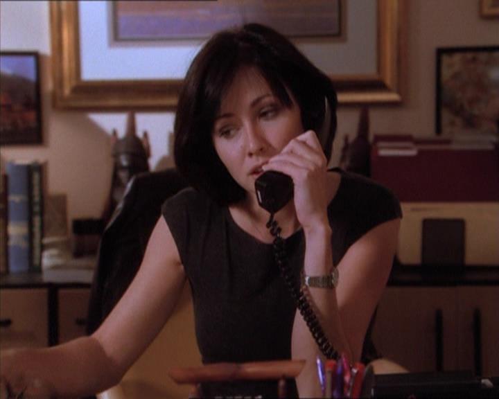 Charmed-Online_dot_net-1x04DeadManDating0491.jpg Charmed-Online_dot_net-1x04DeadManDating0491.jpg