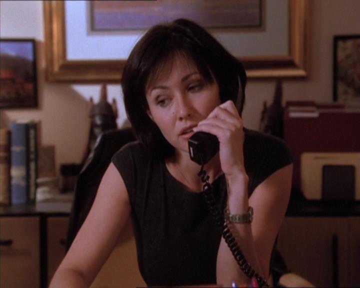 Charmed-Online_dot_net-1x04DeadManDating0496.jpg Charmed-Online_dot_net-1x04DeadManDating0496.jpg