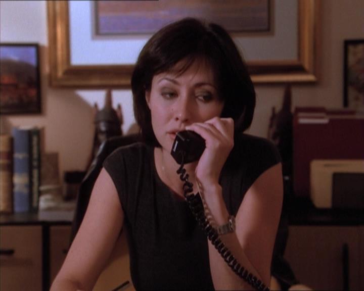 Charmed-Online_dot_net-1x04DeadManDating0497.jpg Charmed-Online_dot_net-1x04DeadManDating0497.jpg