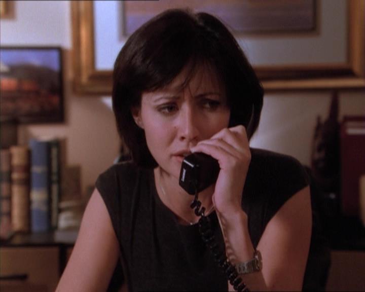 Charmed-Online_dot_net-1x04DeadManDating0509.jpg Charmed-Online_dot_net-1x04DeadManDating0509.jpg