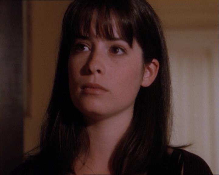 Charmed-Online_dot_net-1x04DeadManDating0518.jpg Charmed-Online_dot_net-1x04DeadManDating0518.jpg