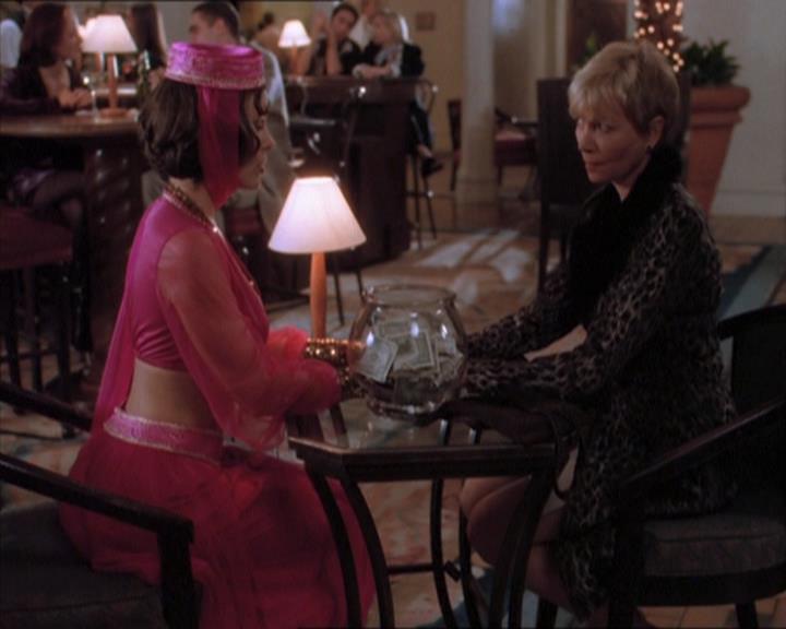 Charmed-Online_dot_net-1x04DeadManDating0522.jpg Charmed-Online_dot_net-1x04DeadManDating0522.jpg