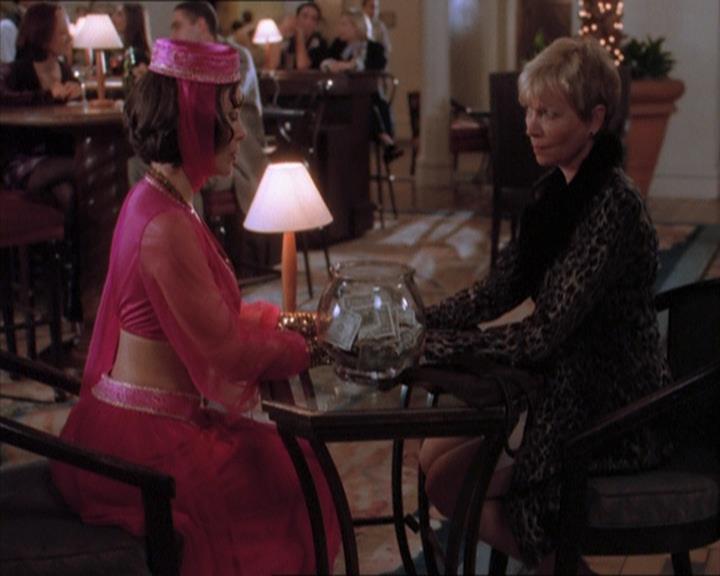 Charmed-Online_dot_net-1x04DeadManDating0523.jpg Charmed-Online_dot_net-1x04DeadManDating0523.jpg