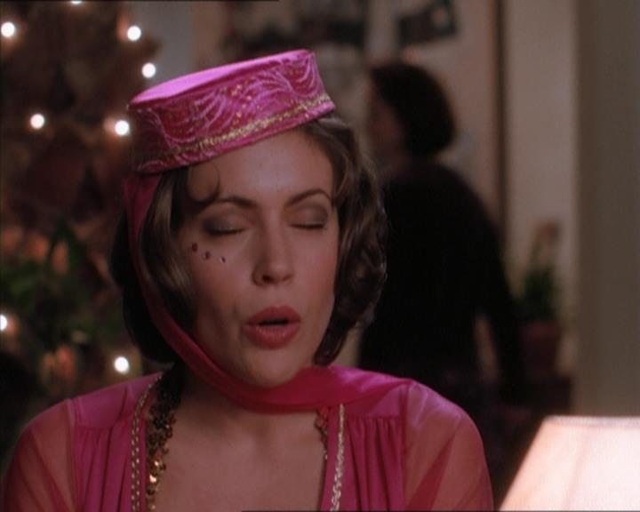 Charmed-Online_dot_net-1x04DeadManDating0529.jpg Charmed-Online_dot_net-1x04DeadManDating0529.jpg