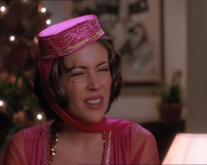Charmed-Online_dot_net-1x04DeadManDating0531.jpg Charmed-Online_dot_net-1x04DeadManDating0531.jpg