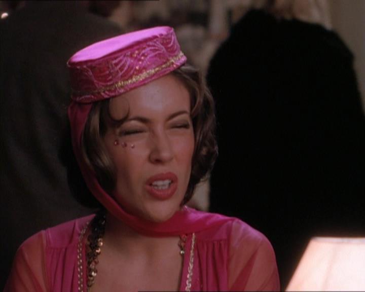 Charmed-Online_dot_net-1x04DeadManDating0533.jpg Charmed-Online_dot_net-1x04DeadManDating0533.jpg