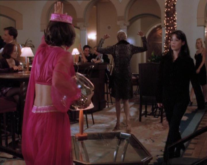 Charmed-Online_dot_net-1x04DeadManDating0559.jpg