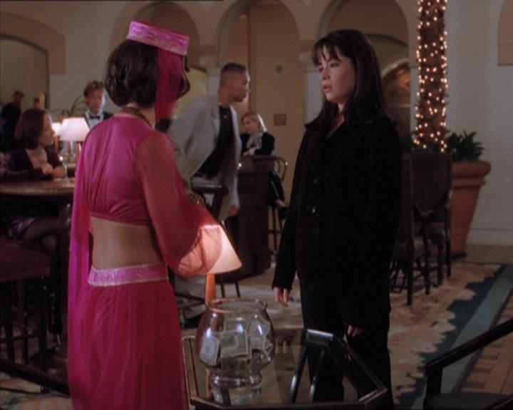Charmed-Online_dot_net-1x04DeadManDating0589.jpg