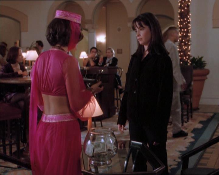 Charmed-Online_dot_net-1x04DeadManDating0590.jpg