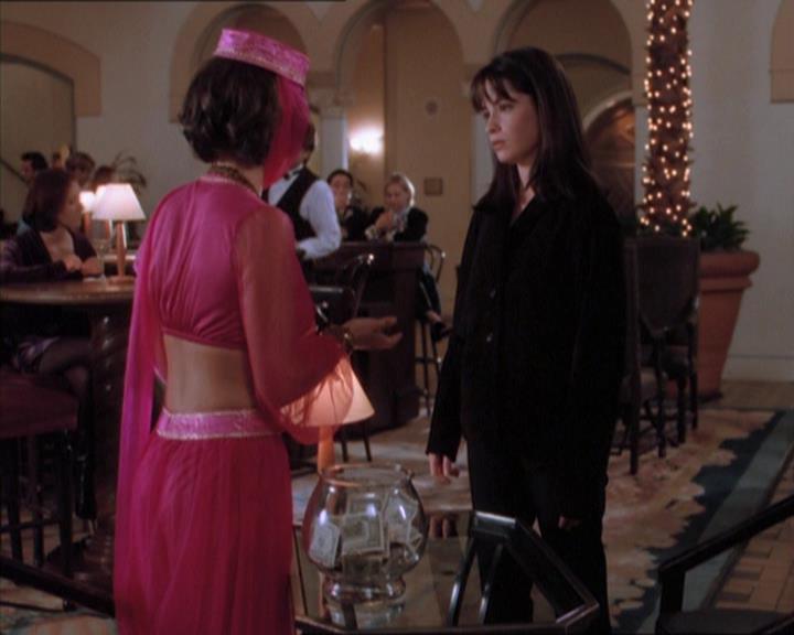 Charmed-Online_dot_net-1x04DeadManDating0591.jpg Charmed-Online_dot_net-1x04DeadManDating0591.jpg
