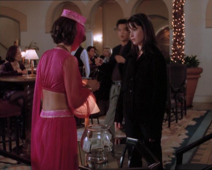 Charmed-Online_dot_net-1x04DeadManDating0593.jpg Charmed-Online_dot_net-1x04DeadManDating0593.jpg
