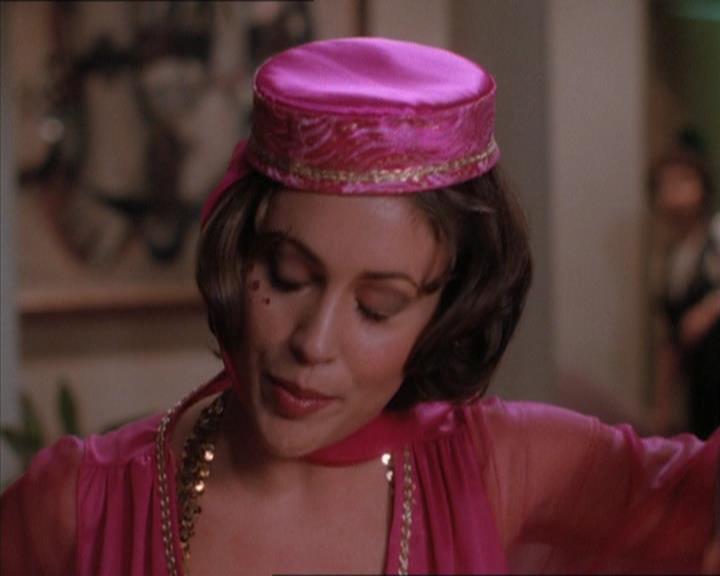 Charmed-Online_dot_net-1x04DeadManDating0596.jpg Charmed-Online_dot_net-1x04DeadManDating0596.jpg