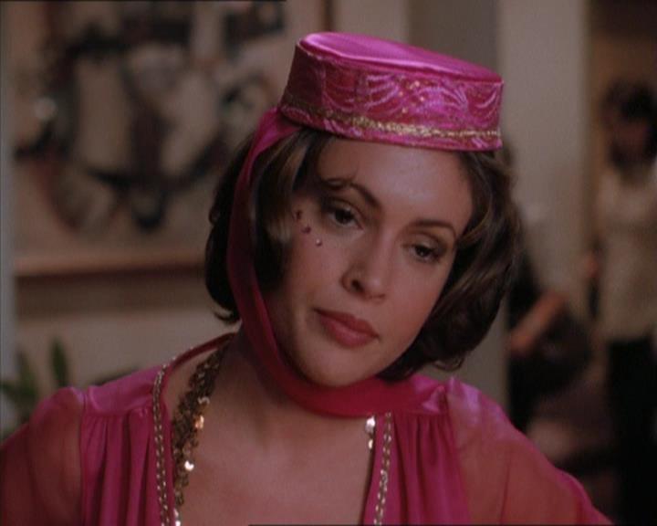 Charmed-Online_dot_net-1x04DeadManDating0597.jpg Charmed-Online_dot_net-1x04DeadManDating0597.jpg