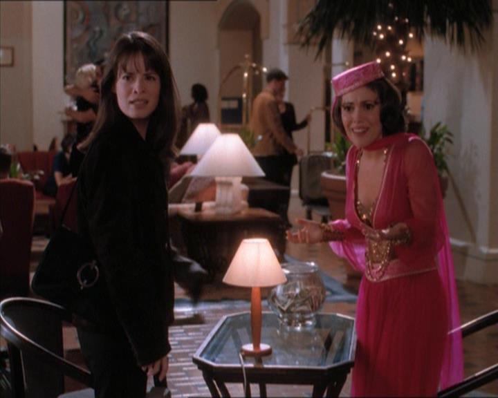Charmed-Online_dot_net-1x04DeadManDating0600.jpg Charmed-Online_dot_net-1x04DeadManDating0600.jpg