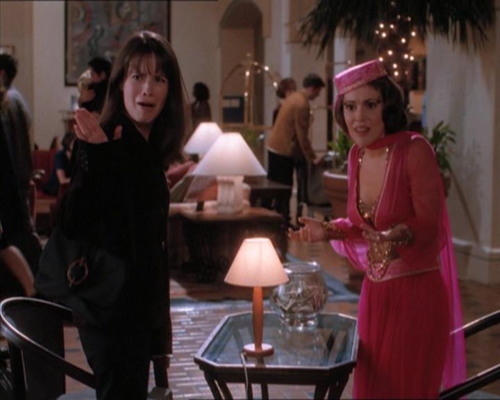 Charmed-Online_dot_net-1x04DeadManDating0601.jpg Charmed-Online_dot_net-1x04DeadManDating0601.jpg