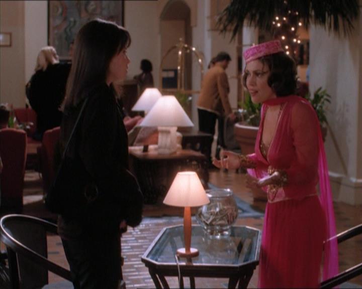 Charmed-Online_dot_net-1x04DeadManDating0602.jpg Charmed-Online_dot_net-1x04DeadManDating0602.jpg