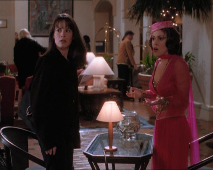Charmed-Online_dot_net-1x04DeadManDating0603.jpg Charmed-Online_dot_net-1x04DeadManDating0603.jpg