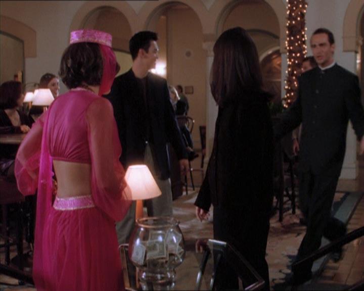 Charmed-Online_dot_net-1x04DeadManDating0607.jpg