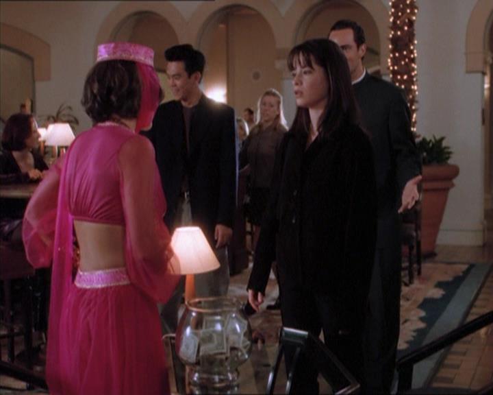 Charmed-Online_dot_net-1x04DeadManDating0608.jpg Charmed-Online_dot_net-1x04DeadManDating0608.jpg