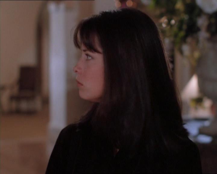 Charmed-Online_dot_net-1x04DeadManDating0620.jpg Charmed-Online_dot_net-1x04DeadManDating0620.jpg