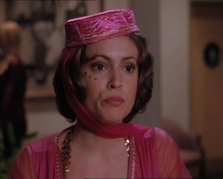 Charmed-Online_dot_net-1x04DeadManDating0621.jpg Charmed-Online_dot_net-1x04DeadManDating0621.jpg