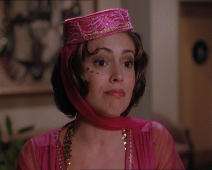 Charmed-Online_dot_net-1x04DeadManDating0622.jpg Charmed-Online_dot_net-1x04DeadManDating0622.jpg