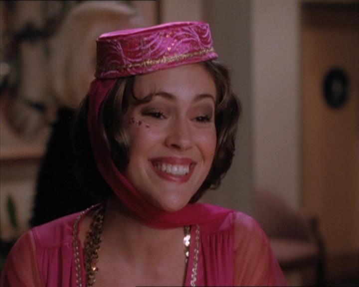 Charmed-Online_dot_net-1x04DeadManDating0623.jpg Charmed-Online_dot_net-1x04DeadManDating0623.jpg