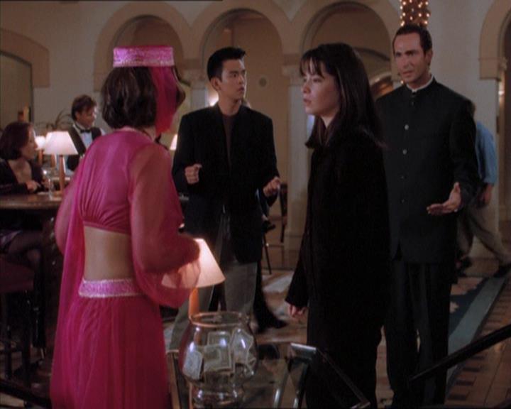 Charmed-Online_dot_net-1x04DeadManDating0624.jpg