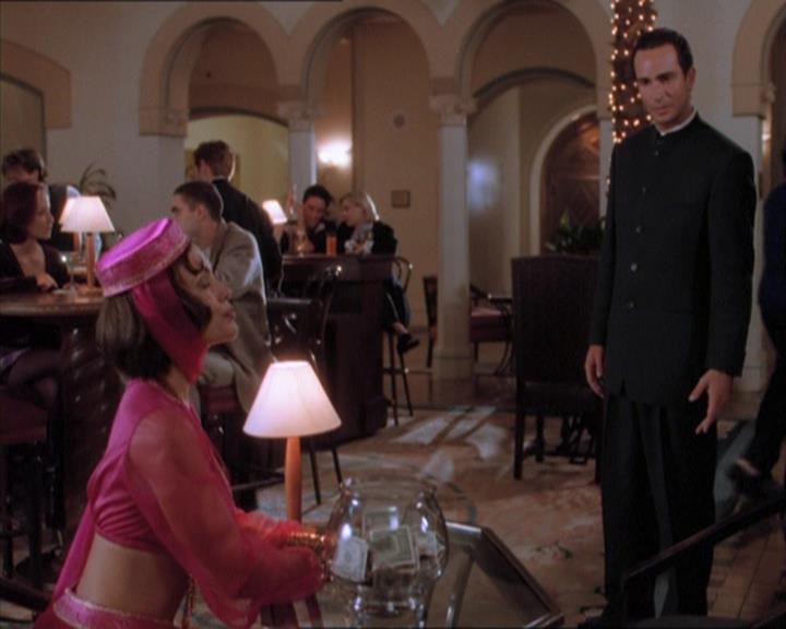 Charmed-Online_dot_net-1x04DeadManDating0630.jpg Charmed-Online_dot_net-1x04DeadManDating0630.jpg