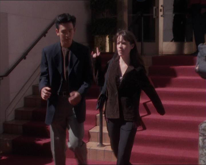 Charmed-Online_dot_net-1x04DeadManDating0634.jpg