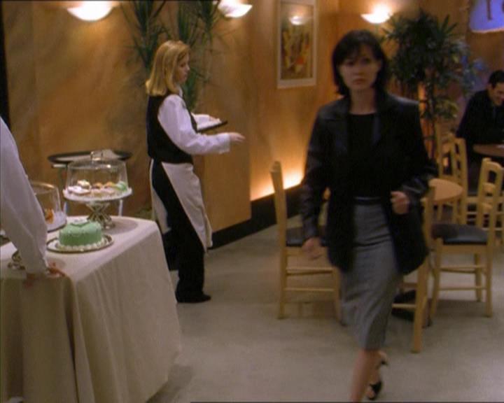 Charmed-Online_dot_net-1x04DeadManDating0666.jpg