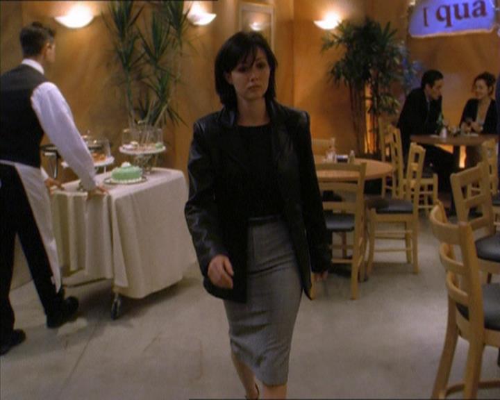Charmed-Online_dot_net-1x04DeadManDating0667.jpg
