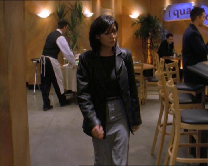 Charmed-Online_dot_net-1x04DeadManDating0668.jpg
