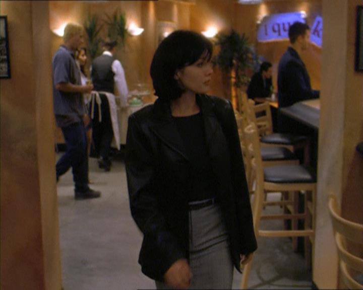 Charmed-Online_dot_net-1x04DeadManDating0669.jpg