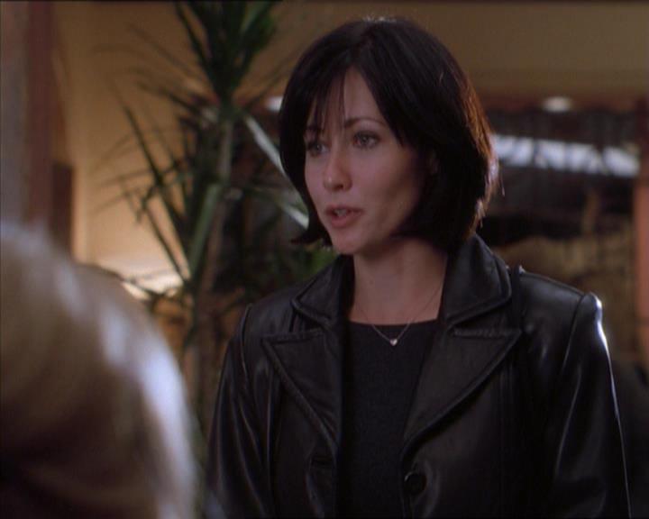 Charmed-Online_dot_net-1x04DeadManDating0685.jpg