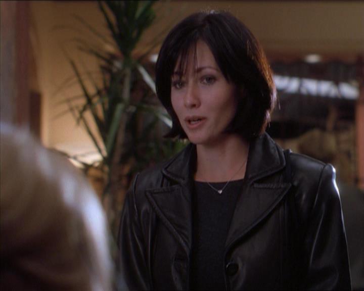 Charmed-Online_dot_net-1x04DeadManDating0686.jpg