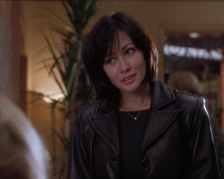 Charmed-Online_dot_net-1x04DeadManDating0689.jpg