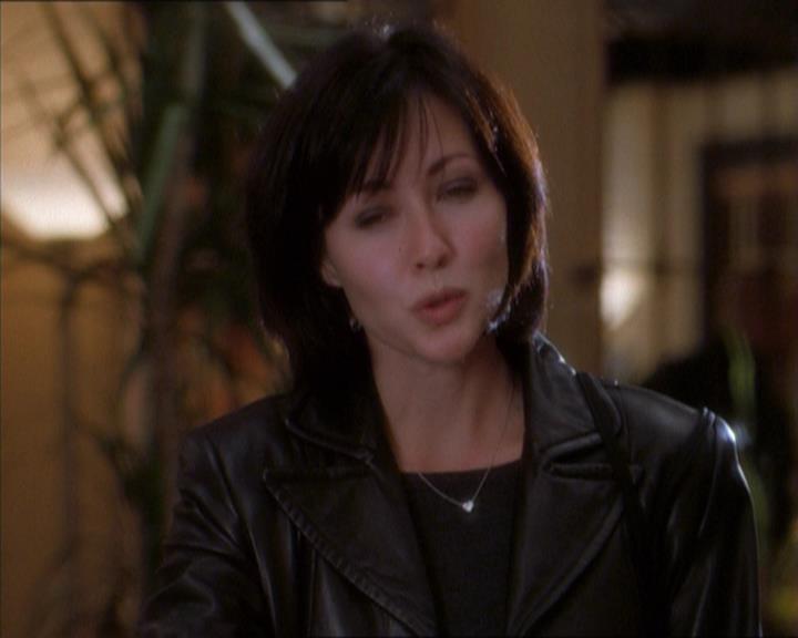 Charmed-Online_dot_net-1x04DeadManDating0695.jpg