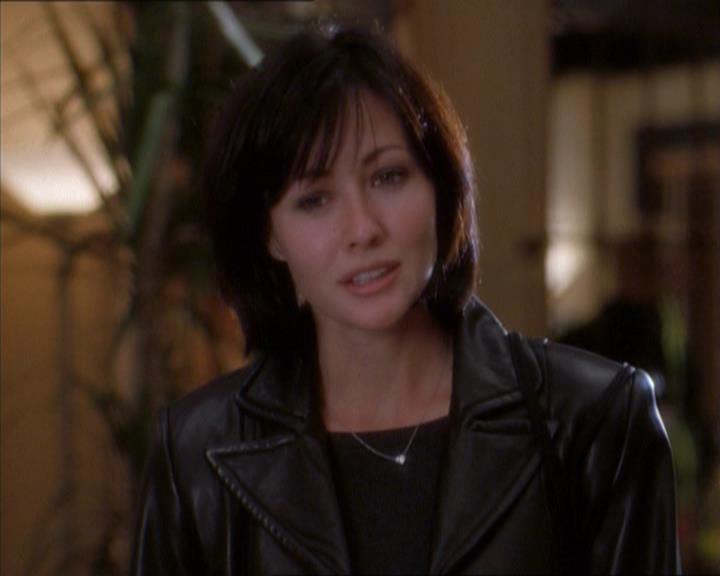 Charmed-Online_dot_net-1x04DeadManDating0696.jpg