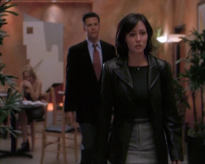 Charmed-Online_dot_net-1x04DeadManDating0703.jpg