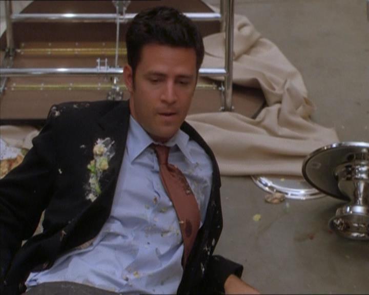 Charmed-Online_dot_net-1x04DeadManDating0711.jpg Charmed-Online_dot_net-1x04DeadManDating0711.jpg