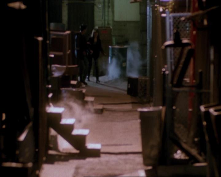 Charmed-Online_dot_net-1x04DeadManDating0720.jpg Charmed-Online_dot_net-1x04DeadManDating0720.jpg