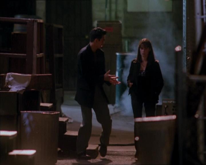 Charmed-Online_dot_net-1x04DeadManDating0728.jpg Charmed-Online_dot_net-1x04DeadManDating0728.jpg
