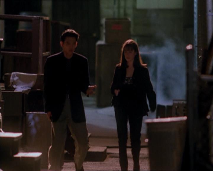 Charmed-Online_dot_net-1x04DeadManDating0731.jpg Charmed-Online_dot_net-1x04DeadManDating0731.jpg