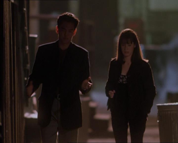 Charmed-Online_dot_net-1x04DeadManDating0738.jpg