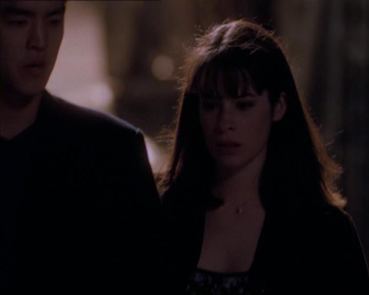 Charmed-Online_dot_net-1x04DeadManDating0750.jpg