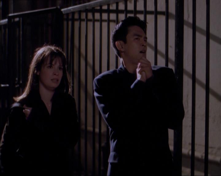 Charmed-Online_dot_net-1x04DeadManDating0778.jpg